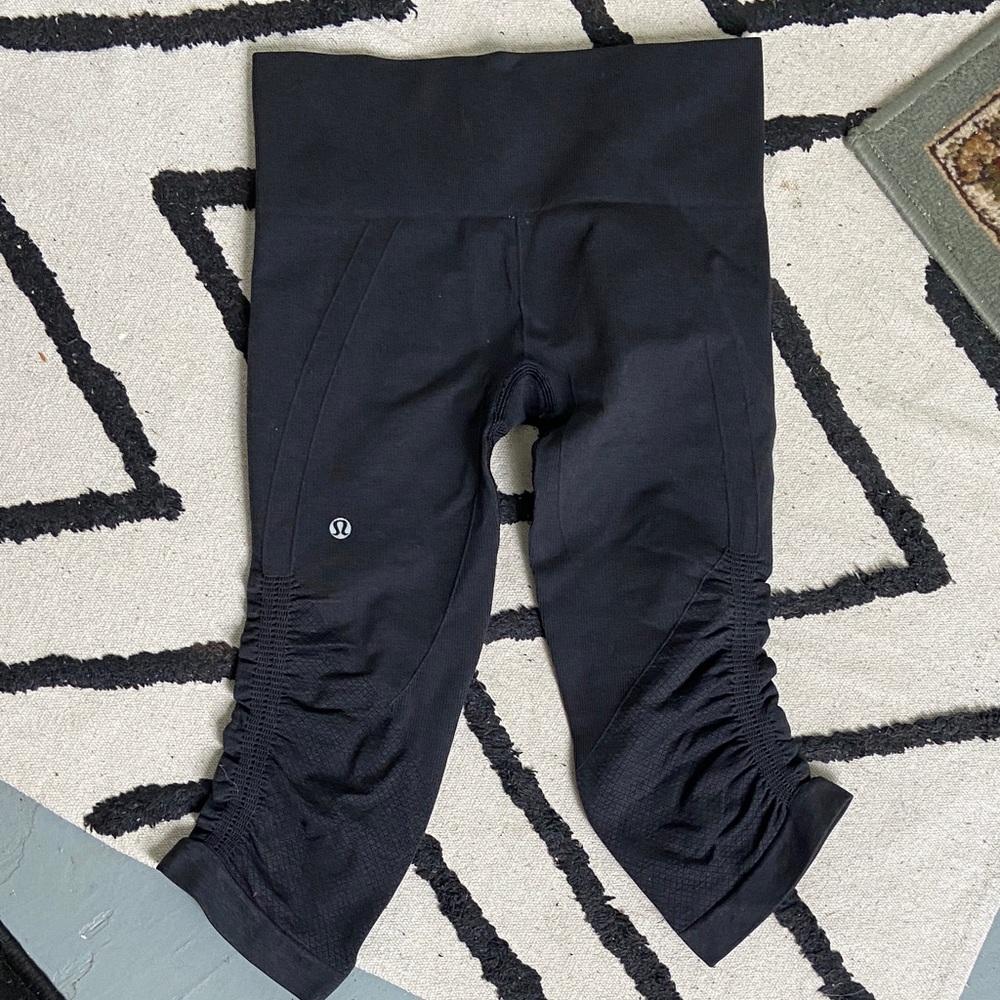 lululemon Black Ruched Cropped Leggings